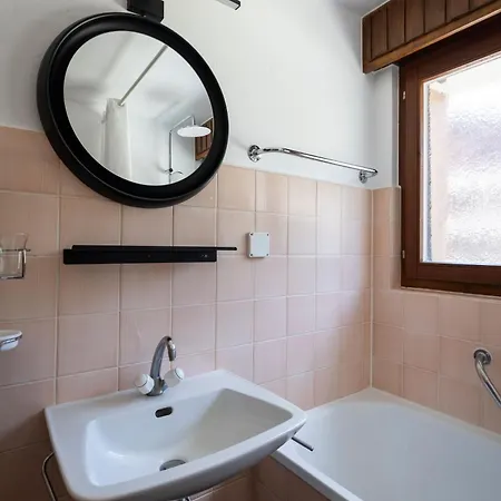 La Ruinette-3-bed Flat With Balcony In